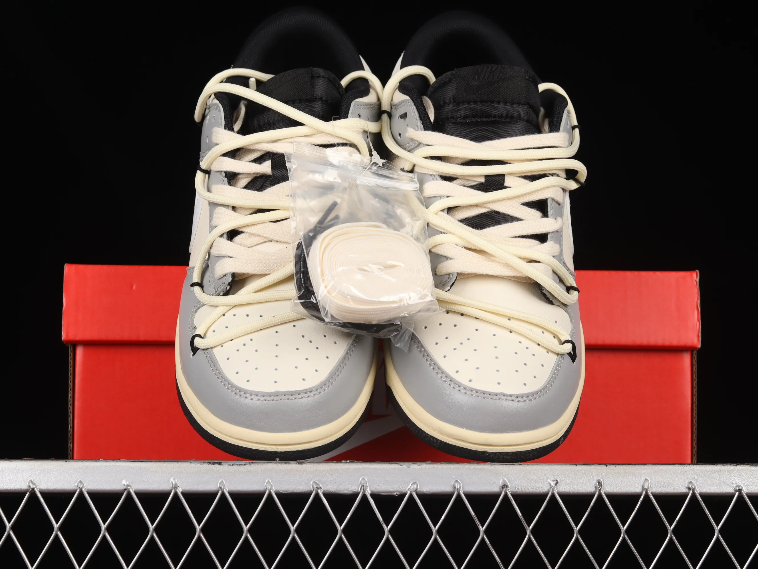 All Categories Nk SB Dunk Series Nk SB Dunk Low Low-top sneakers Nk Dunk Low Astronaut Gray and white industrial style distressed deconstructed straps dip-dyed casual sneakers DJ6188-002